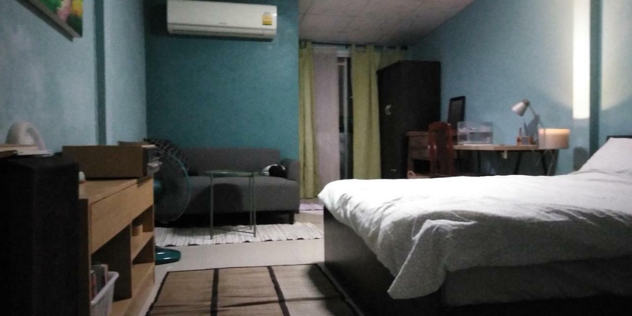 Nbh.@ Prannok Apartment Банкок Стая снимка